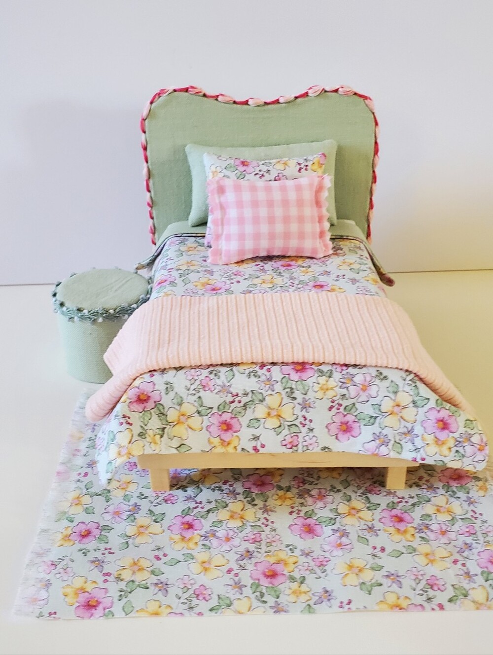 Miniature Dollhouse 1:12 Scale Handmade Bed Ottoman Furniture Green Maileg